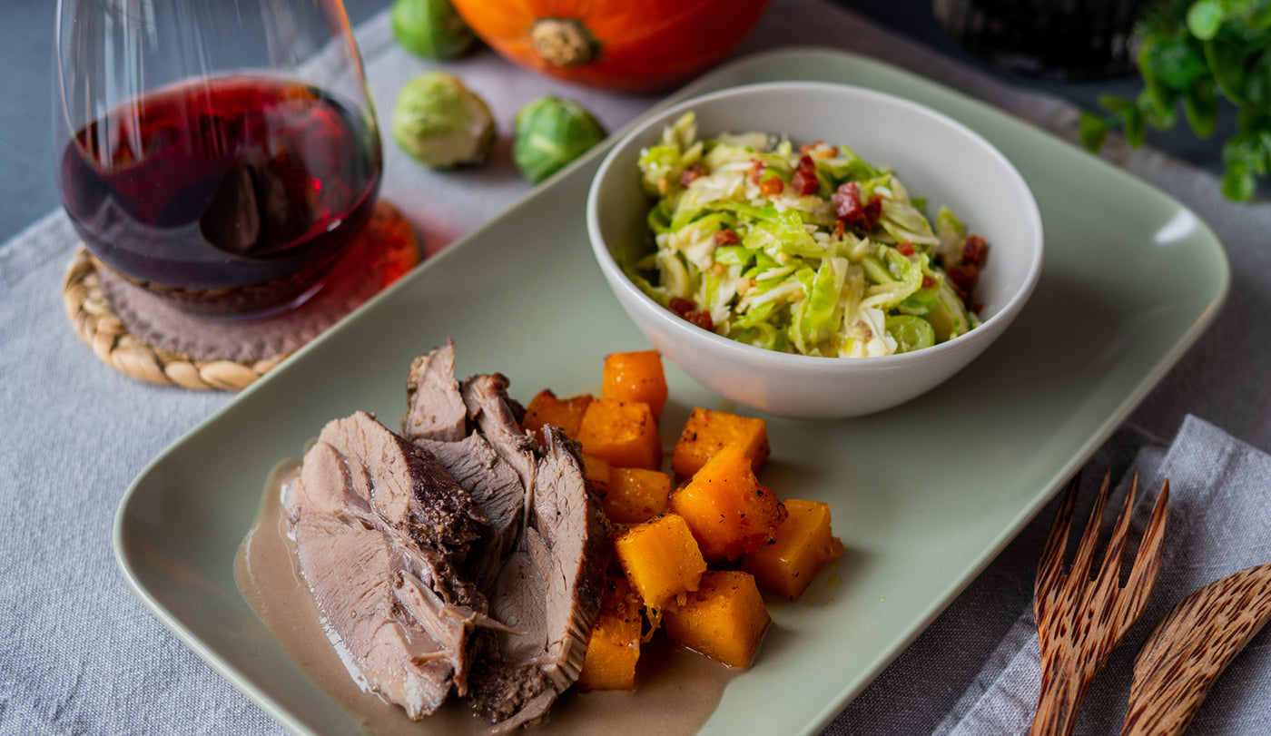 Wildschweinkeule mit Kürbis und Rosenkohl