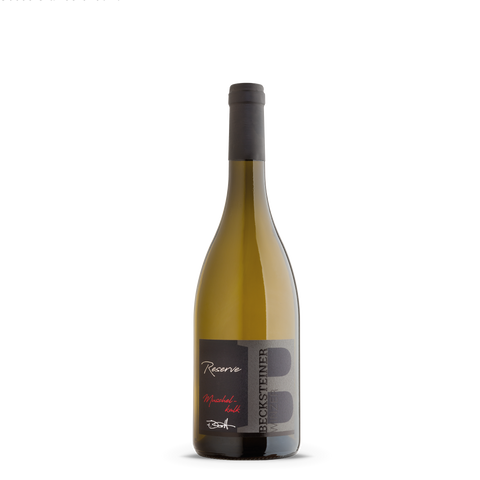 Einzigartiger Weißwein vom Silvaner und Riesling. Durch beste Trauben und gezielter Vinifizierung entsteht ein aromatischer, fruchtiger und gehaltvoller Weißwein der Extraklasse. Reserve.